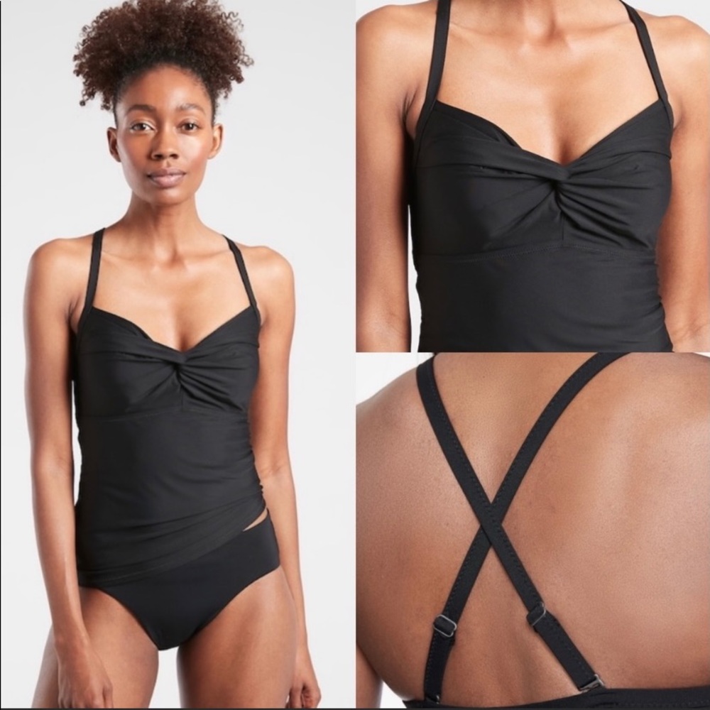 New with tags, Athleta Twister Swim Top 🌞
